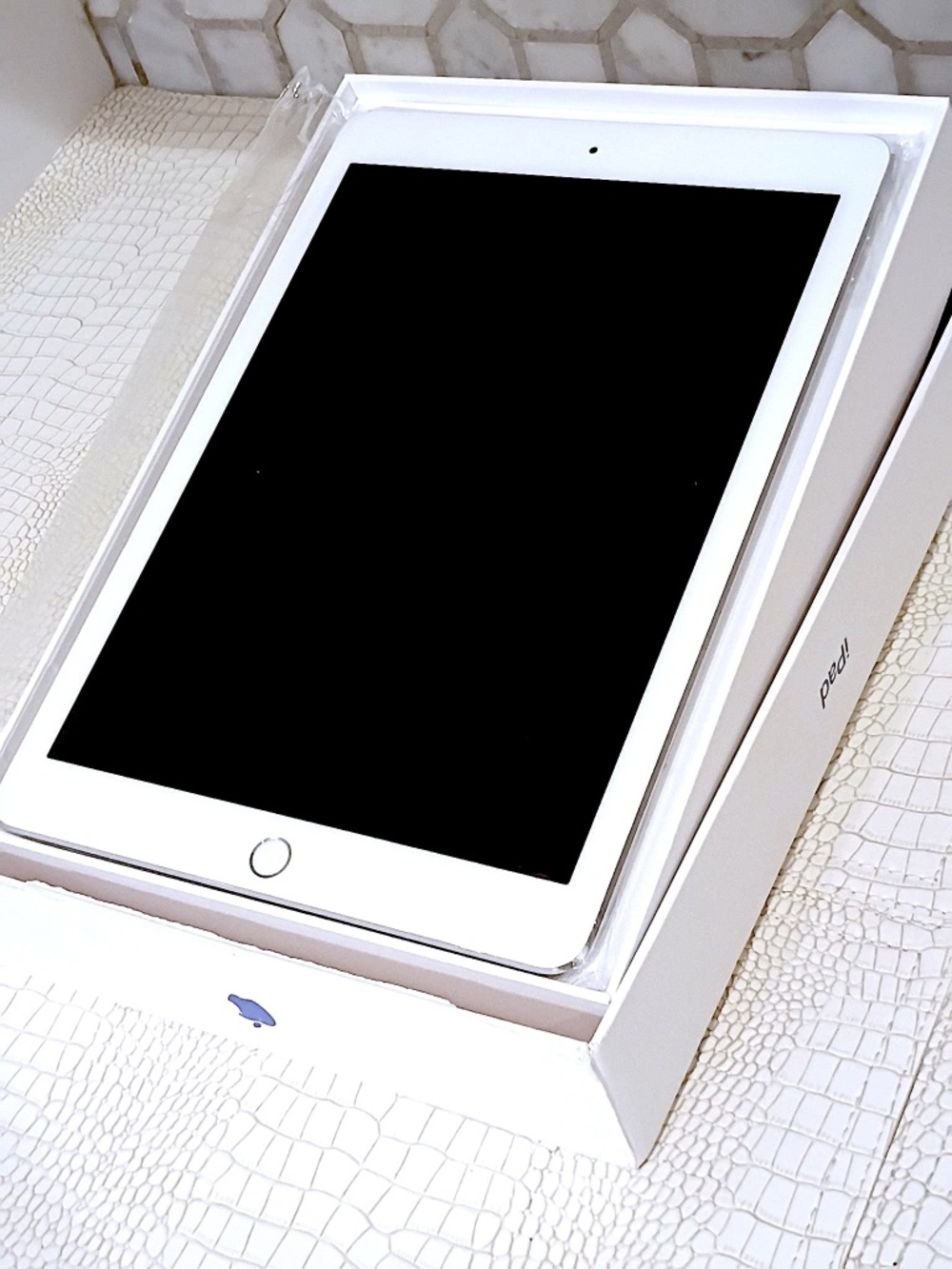 Apple iPad Air2 A1567 16 GB,Wi-Fi + 4G,9.7 in-Silver(Unlocked)Battery Health 92%